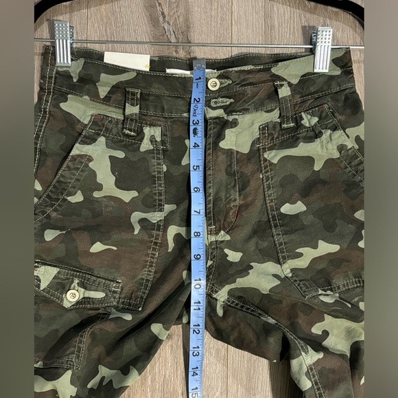 NWT Anthropologie Wanderer Camo pants. Size 28 - Picture 11 of 12